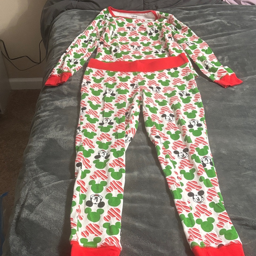 Women’s Festive Mickey Mouse Pajama Set